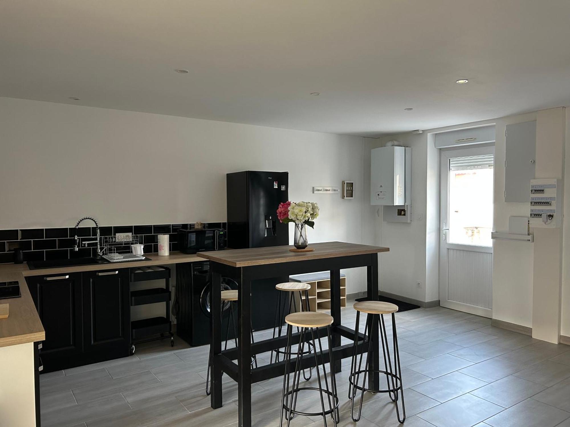 Apartment Lonoma - Maison Entiere Terrasse Couverte Et Jardin Clos Digoin